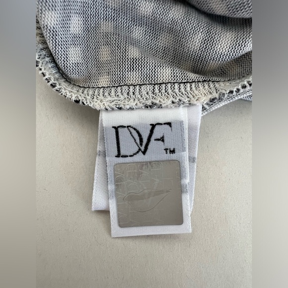 Diane Von Furstenberg Silk Wrap Dress Size 8 - Picture 9 of 10